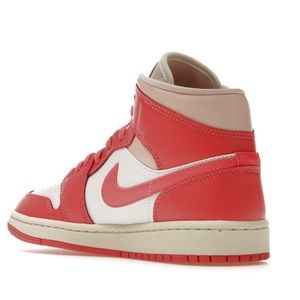 Nike air Jordan 1 Retro Mid Strawberries and Cream